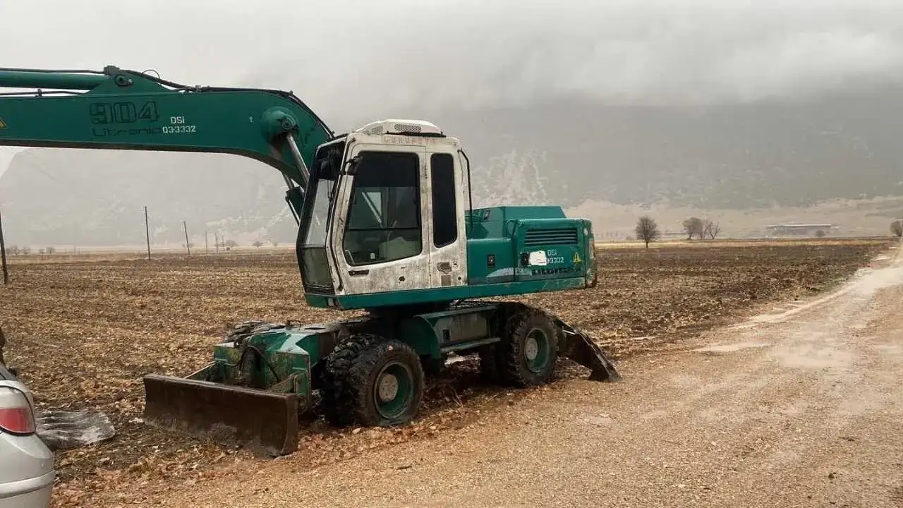 Burdur’da DSİ Kepçesi Gece Yarısı Çalındı! Define İddiası Sarstı 2